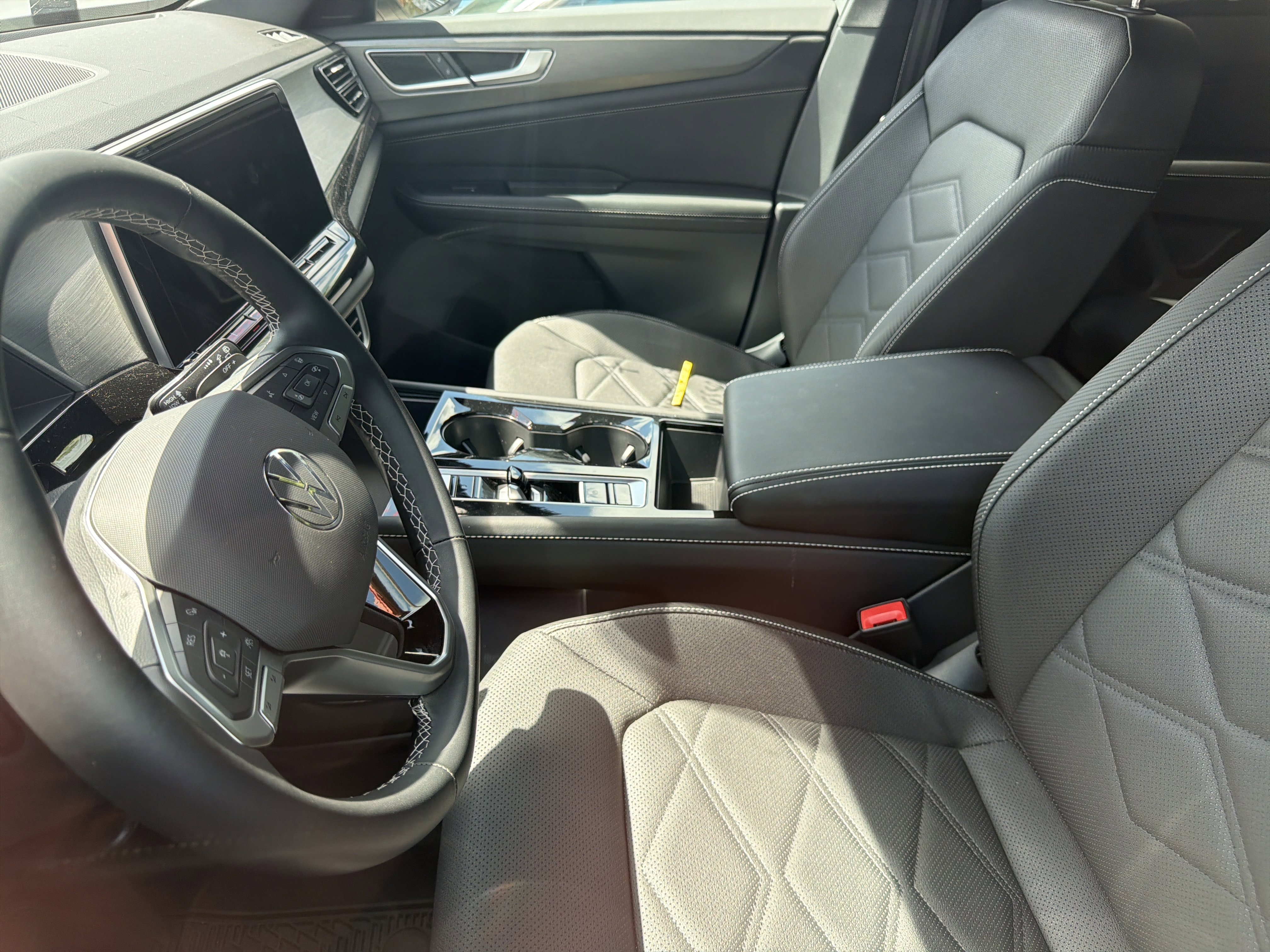 Used 2025 Volkswagen Atlas Cross Sport SE FWD image 5