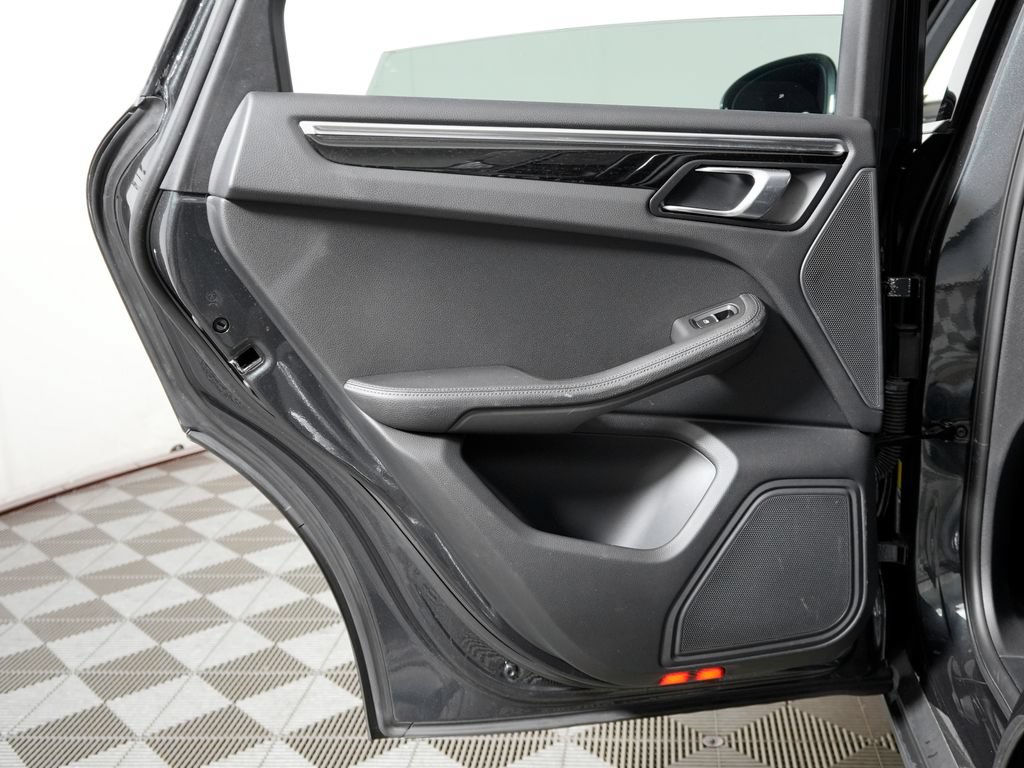 Certified 2023 Porsche Macan Turbo AWD/4WD image 33