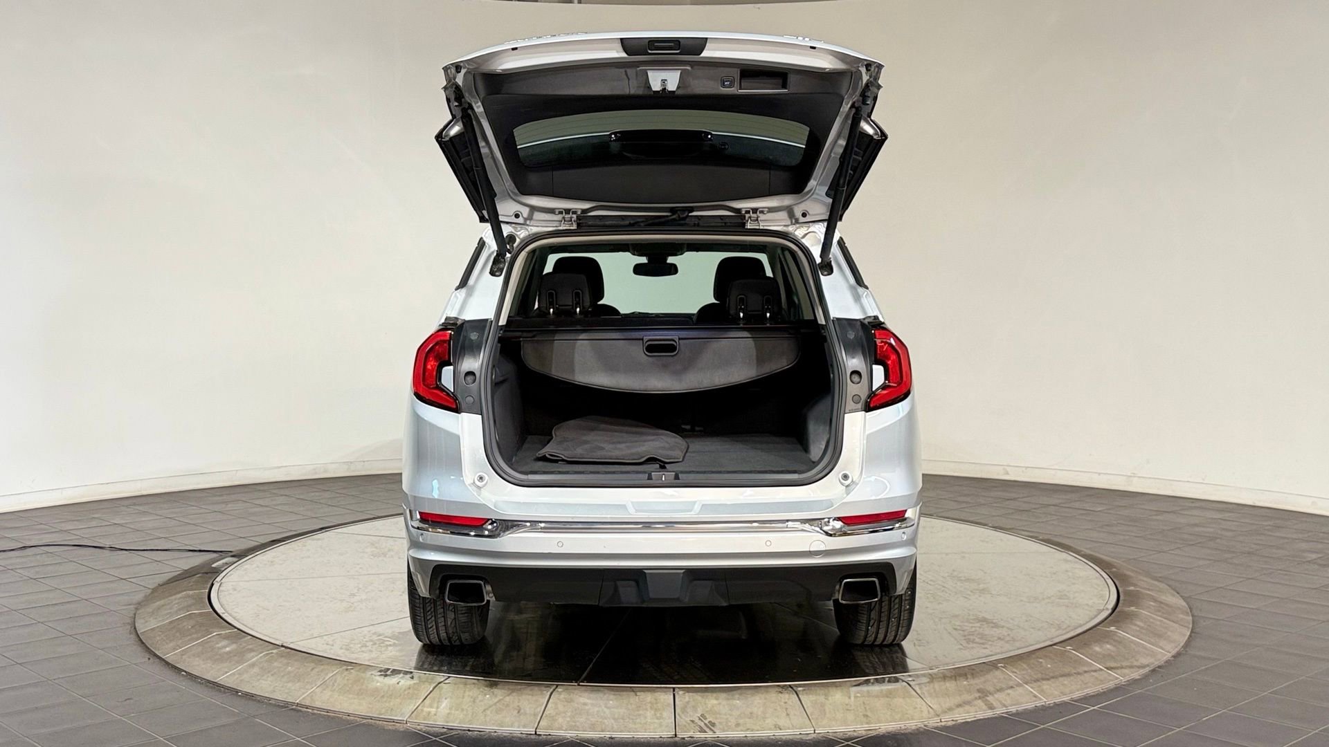 Used 2019 GMC Terrain Denali w/ Advanced Safety Package AWD/4WD image 28