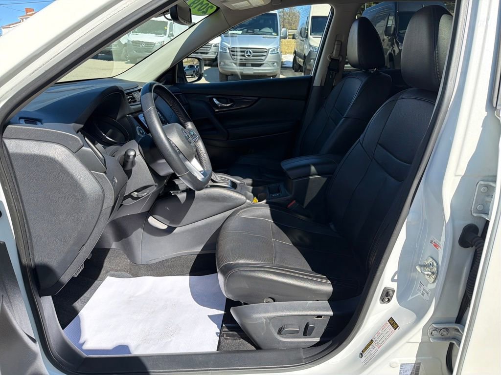 Used 2019 Nissan Rogue SL w/ Premium Package image 10