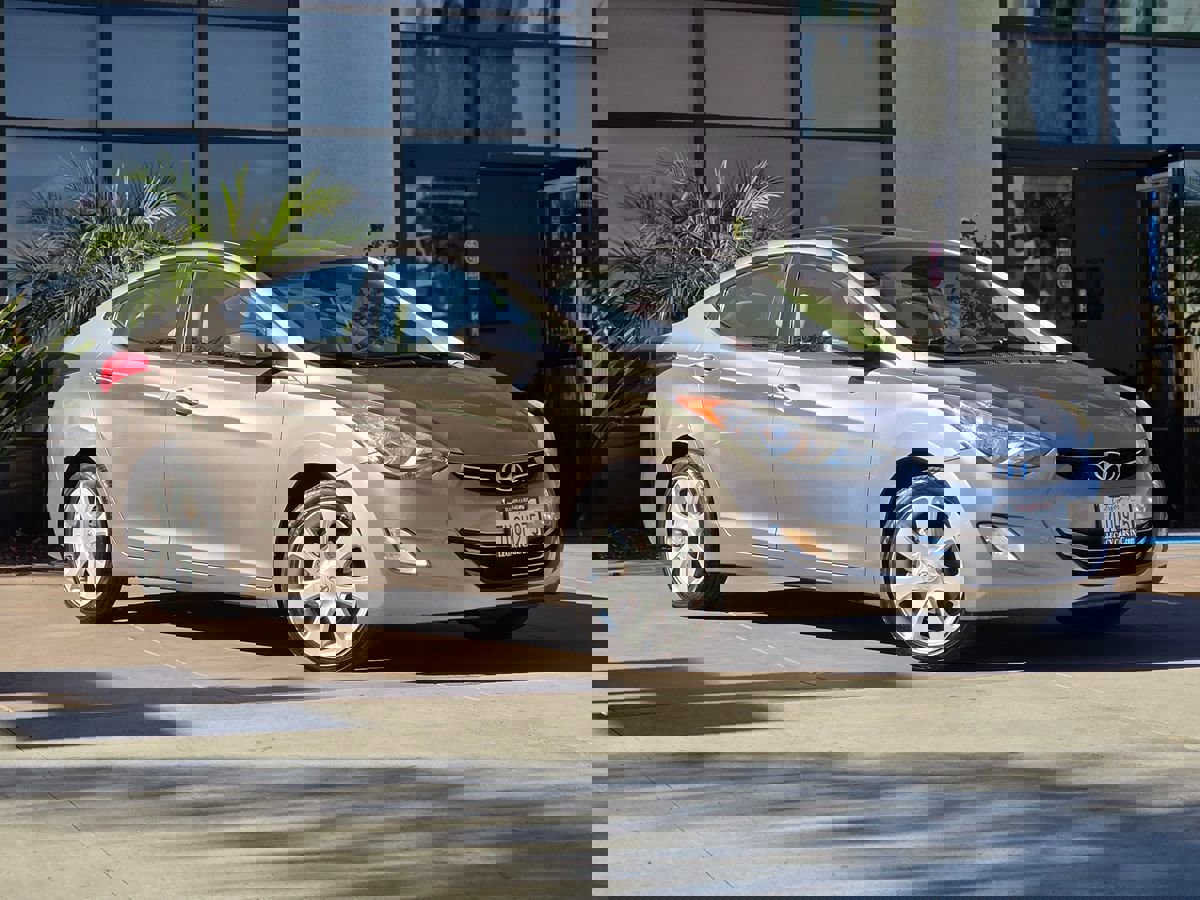 Used 2012 Hyundai Elantra Limited w/ Technology Pkg 5 image 3