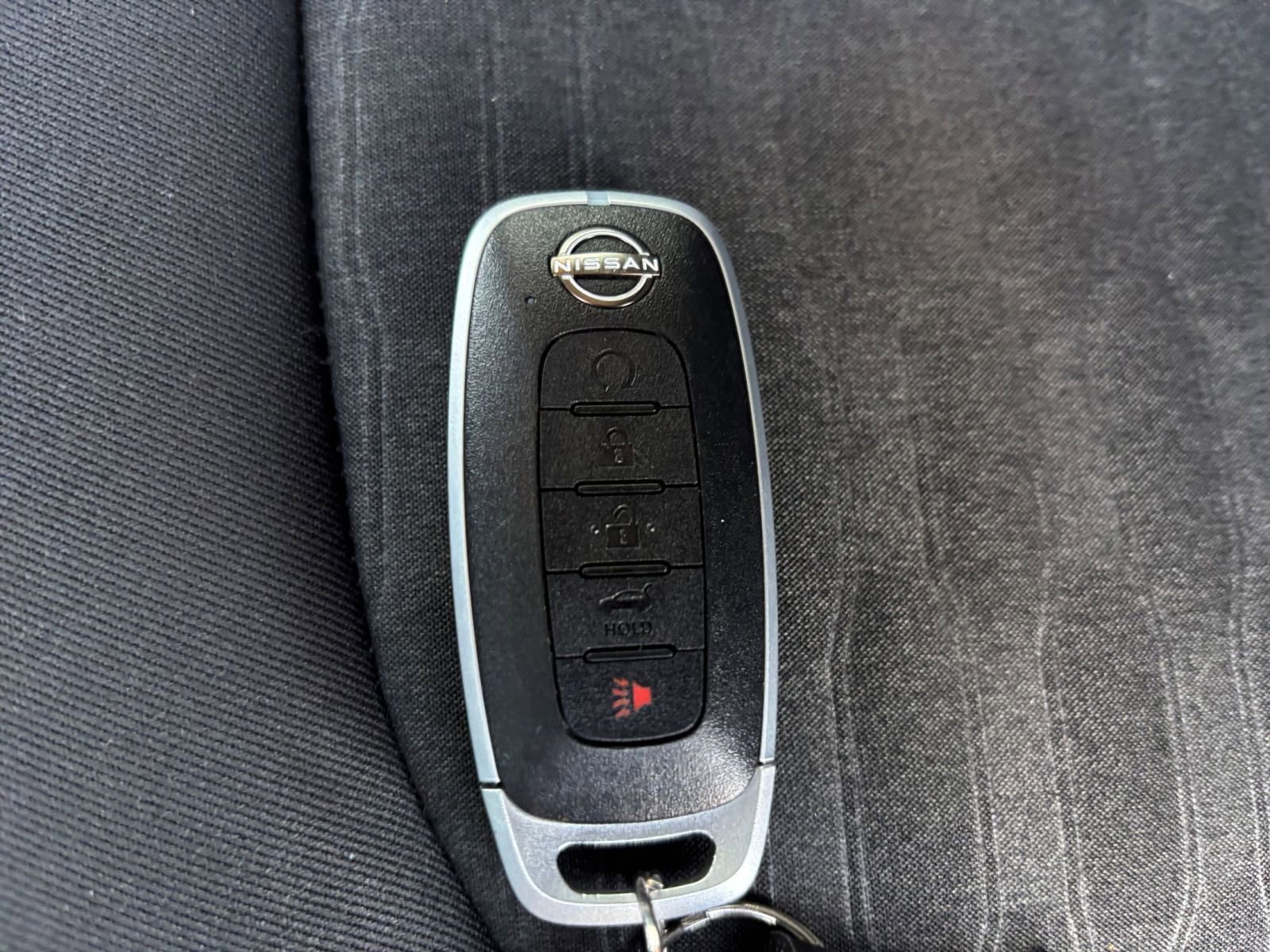 Used 2025 Nissan Pathfinder SV image 27