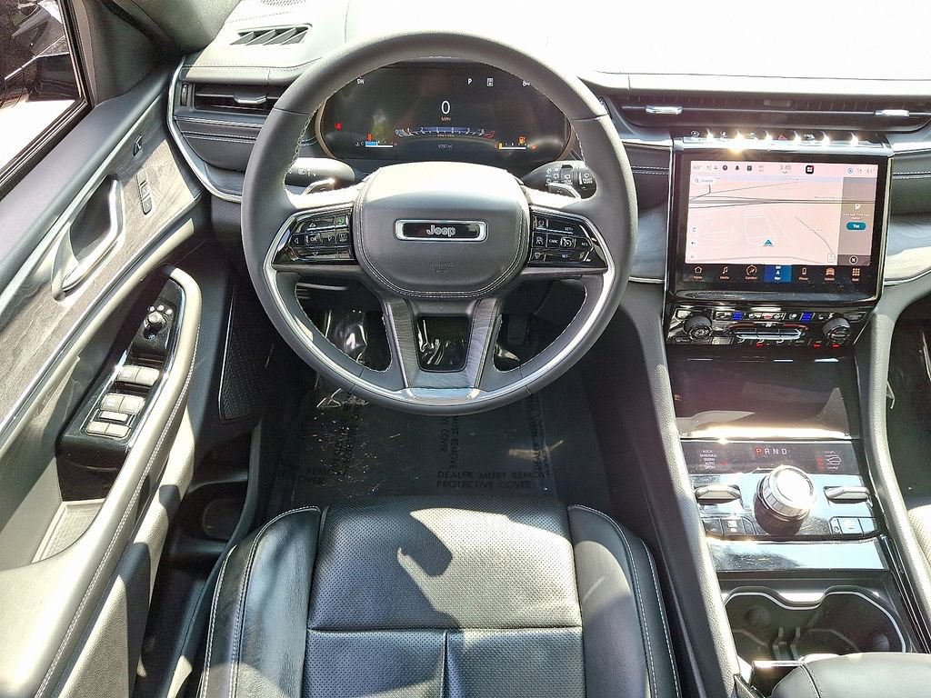 Certified 2023 Jeep Grand Cherokee Overland w/ Luxury Tech Group IV AWD/4WD image 12