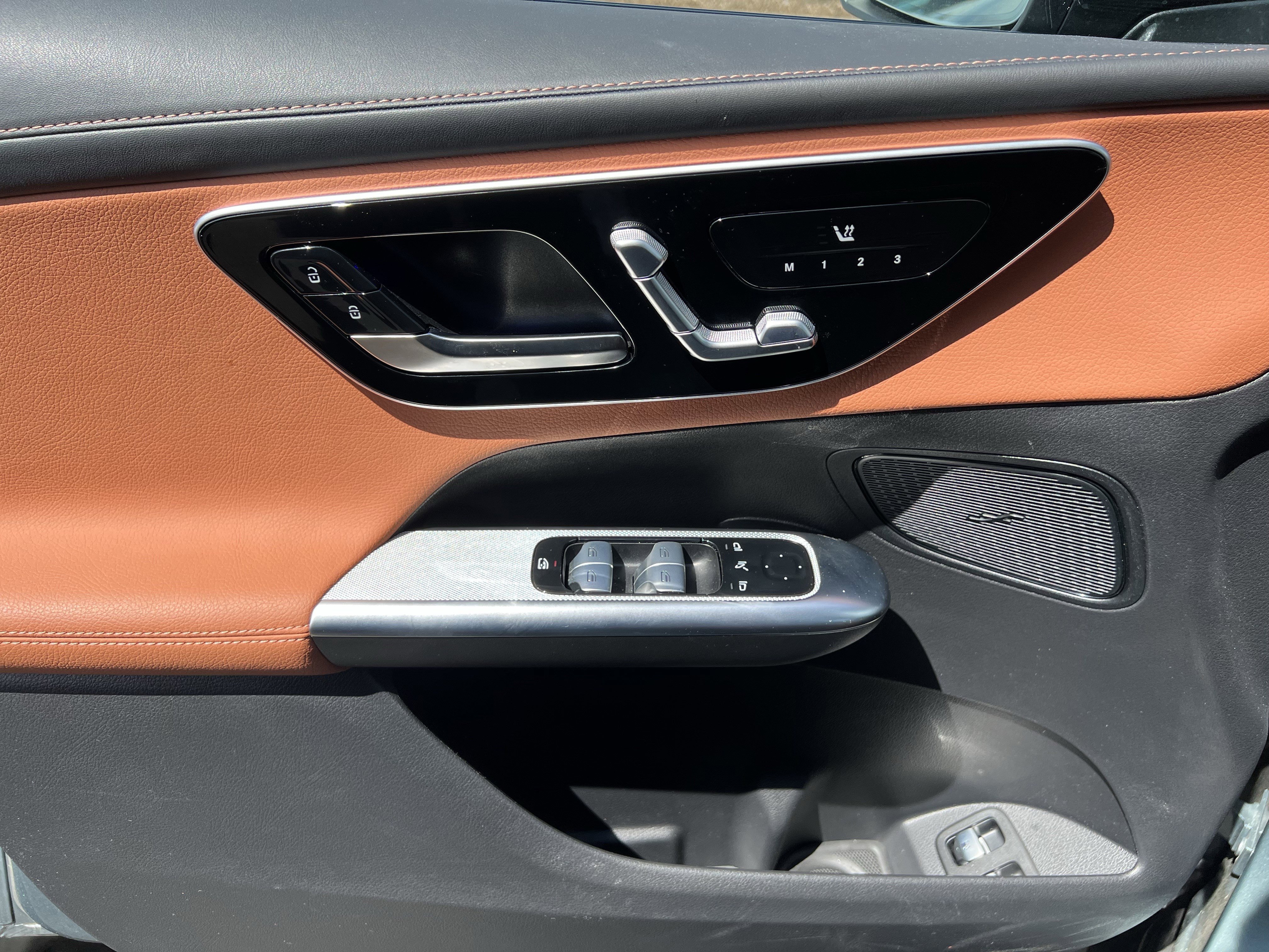 Used 2025 Mercedes-Benz GLC 350e 4MATIC image 14