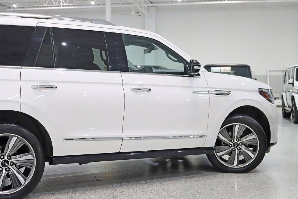 Used 2019 Lincoln Navigator Reserve image 11