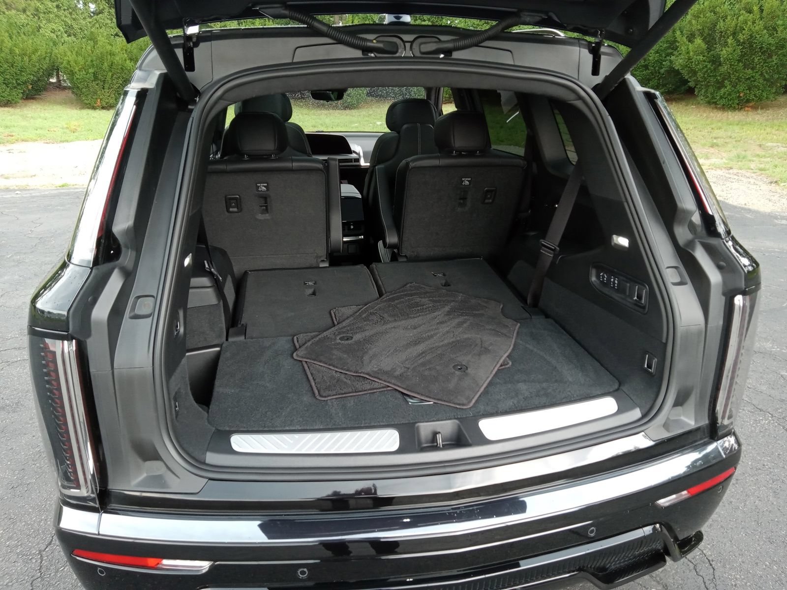 New 2026 Cadillac Vistiq Sport AWD/4WD image 25