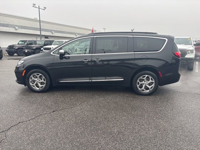 Used 2023 Chrysler Pacifica Limited image 27