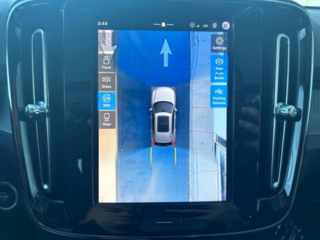 Certified 2026 Volvo XC40 B5 Plus AWD/4WD image 26