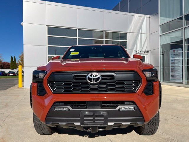 Used 2025 Toyota Tacoma TRD Off-Road AWD/4WD image 3