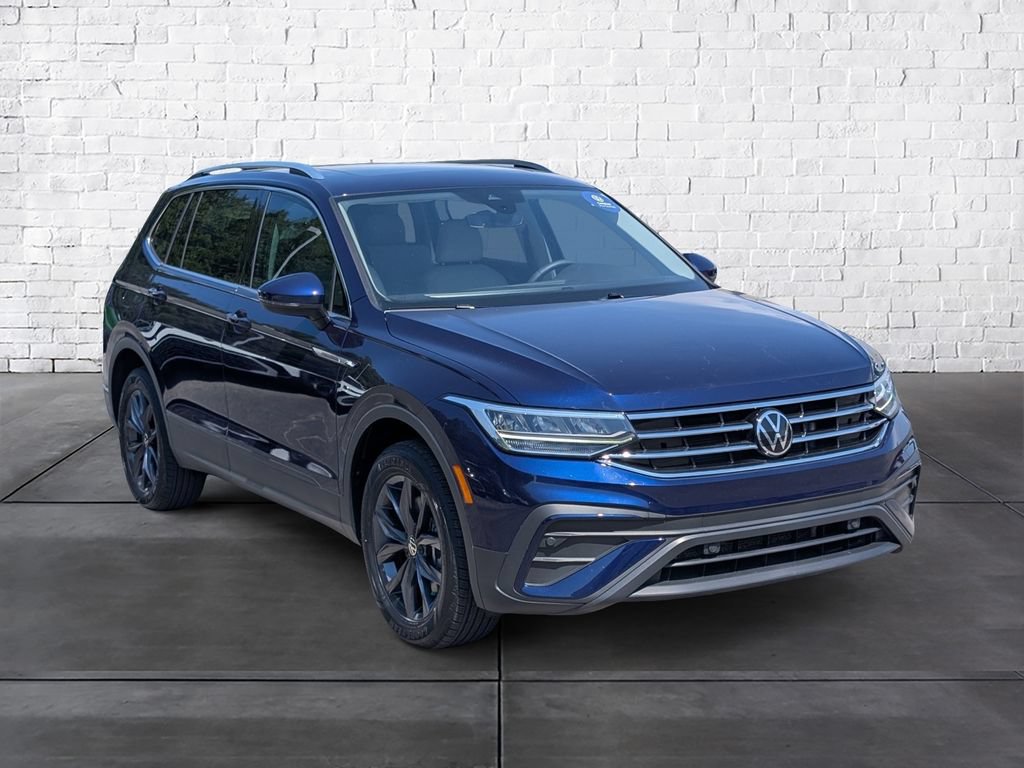 Certified 2023 Volkswagen Tiguan SE w/ Panoramic Sunroof Package FWD image 1