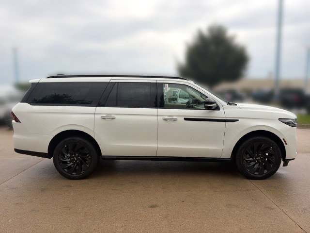 New 2027 Lincoln Navigator L Reserve w/ Jet Appearance Package AWD/4WD image 4