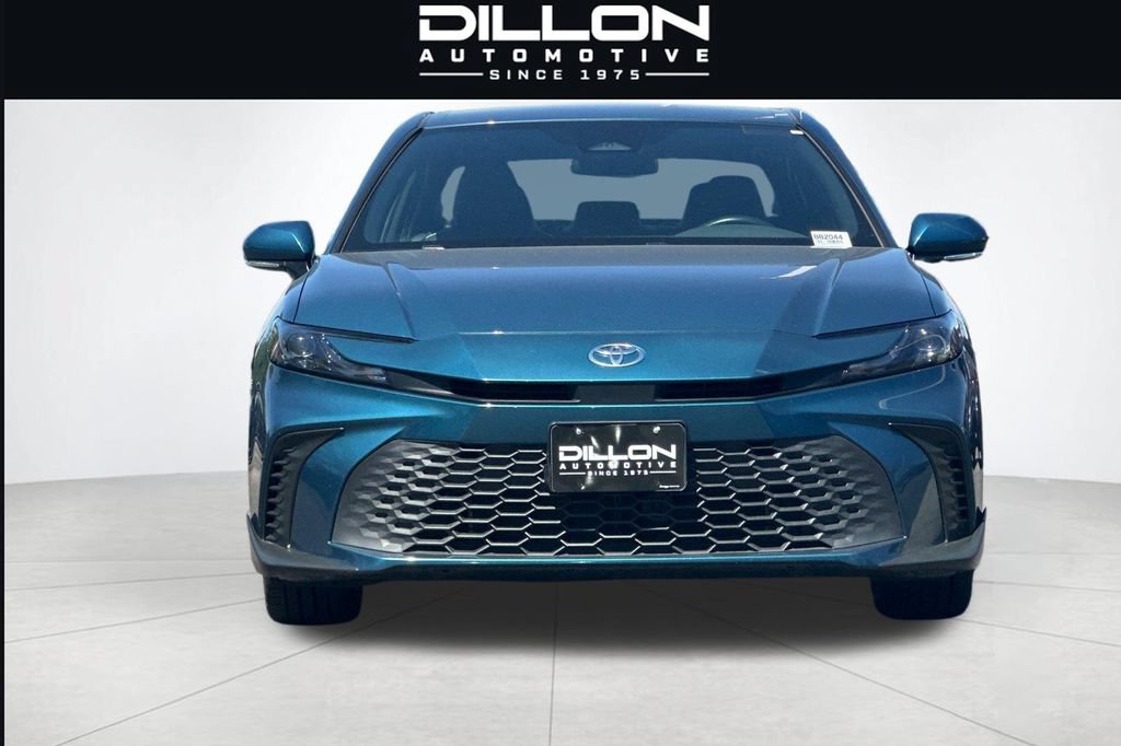 Used 2025 Toyota Camry SE FWD image 9