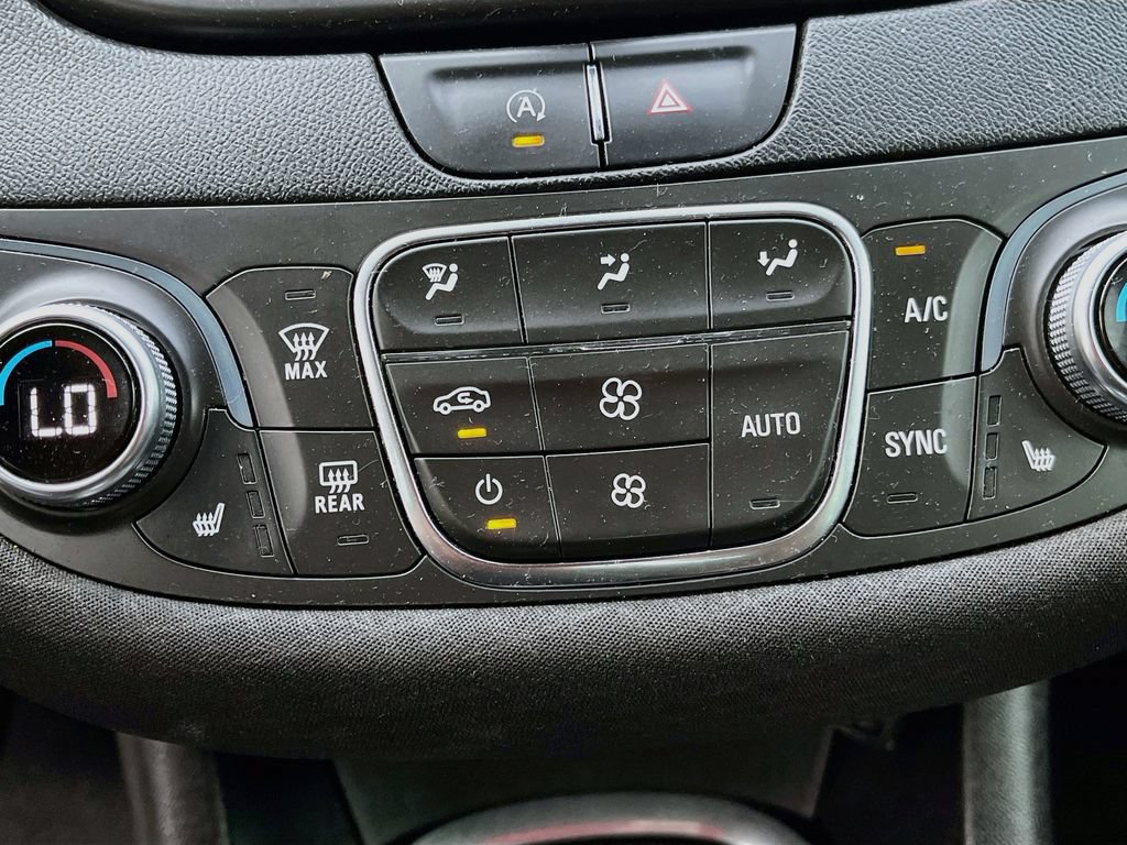 Used 2021 Chevrolet Malibu LT FWD image 18