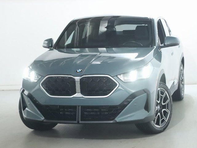 Used 2025 BMW X2 xDrive28i AWD/4WD image 3