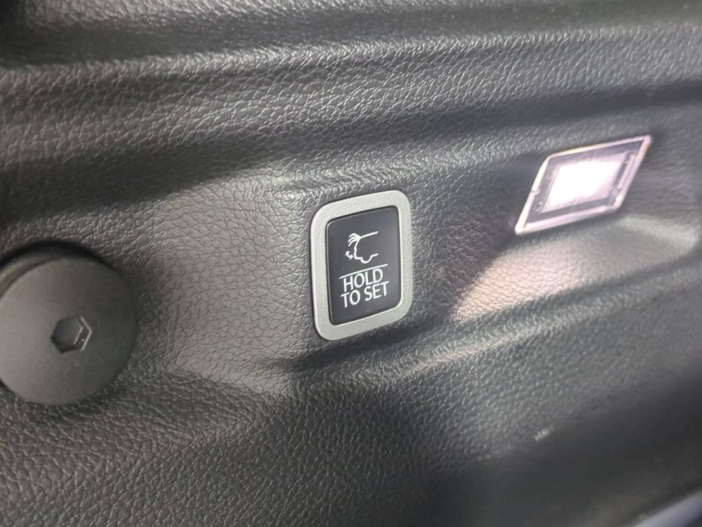 Used 2022 Jeep Grand Cherokee L Limited w/ Luxury Tech Group II AWD/4WD image 15