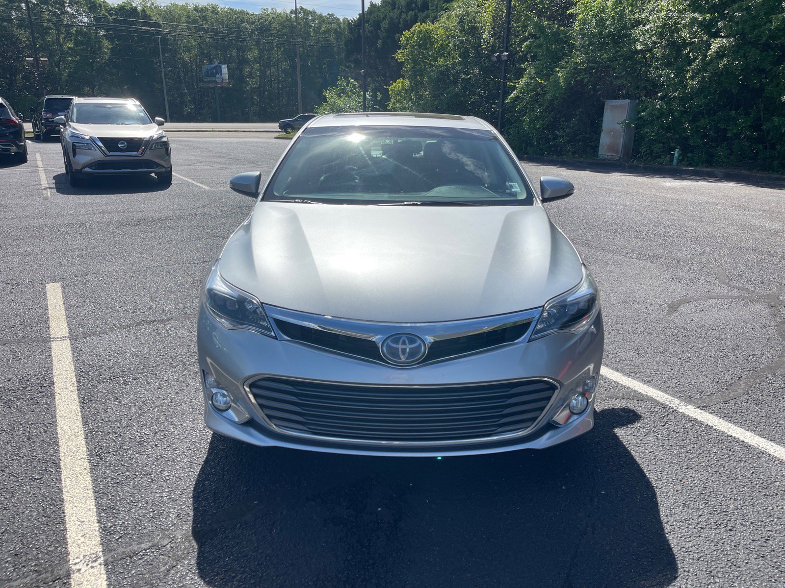 Used 2015 Toyota Avalon Limited w/ Technology Package FWD image 2