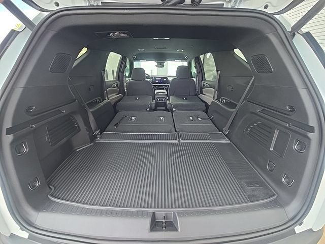 New 2026 Chevrolet Traverse LT w/ Driver Confidence Package FWD image 29