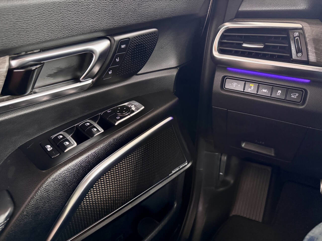 Used 2021 Kia Telluride SX w/ SX Prestige Package image 12