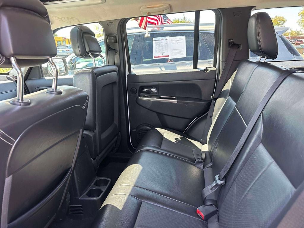 Used 2012 Jeep Liberty Limited Jet w/ Comfort/Convenience Group image 10