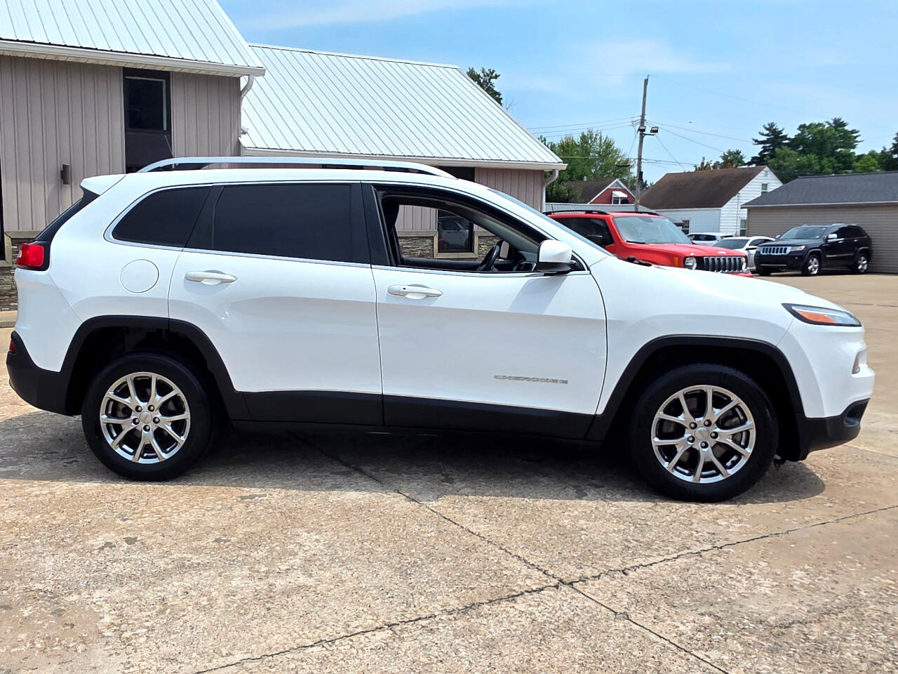 Used 2018 Jeep Cherokee Latitude Plus image 21