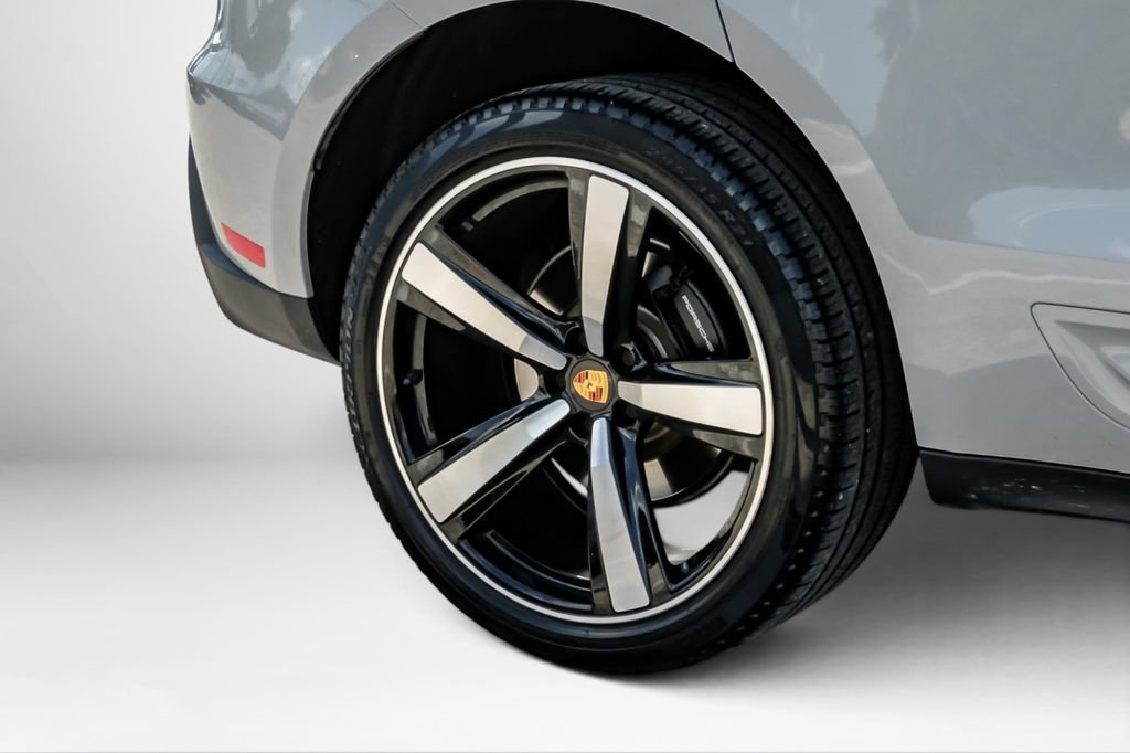 Used 2024 Porsche Macan AWD/4WD image 54