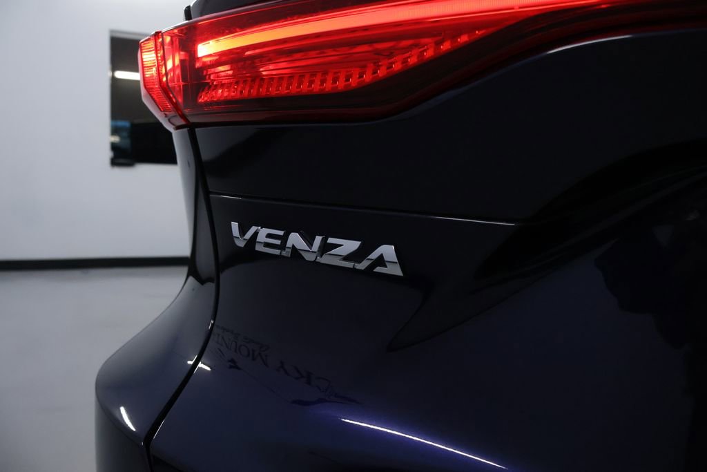 Used 2022 Toyota Venza LE AWD/4WD image 10