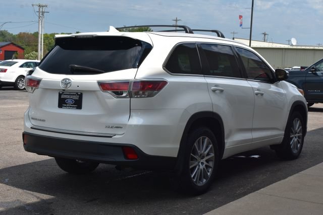 Used 2015 Toyota Highlander XLE AWD/4WD image 12