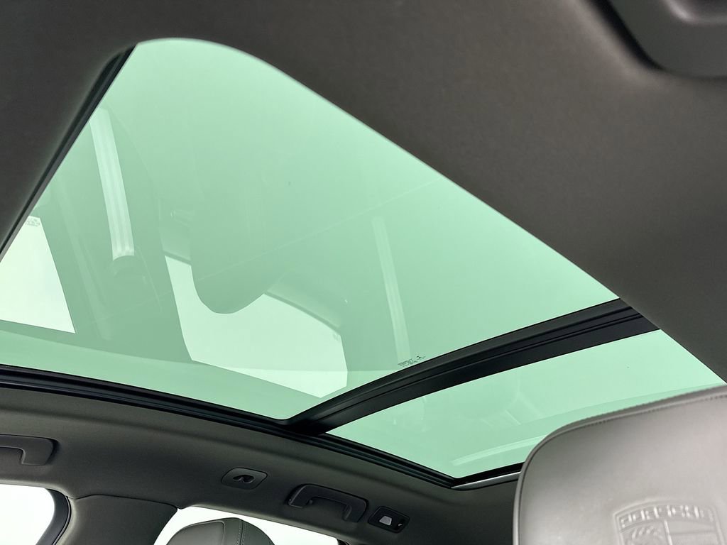 Certified 2023 Porsche Macan Turbo image 23