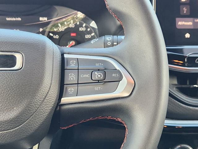 Used 2025 Jeep Compass Trailhawk image 29