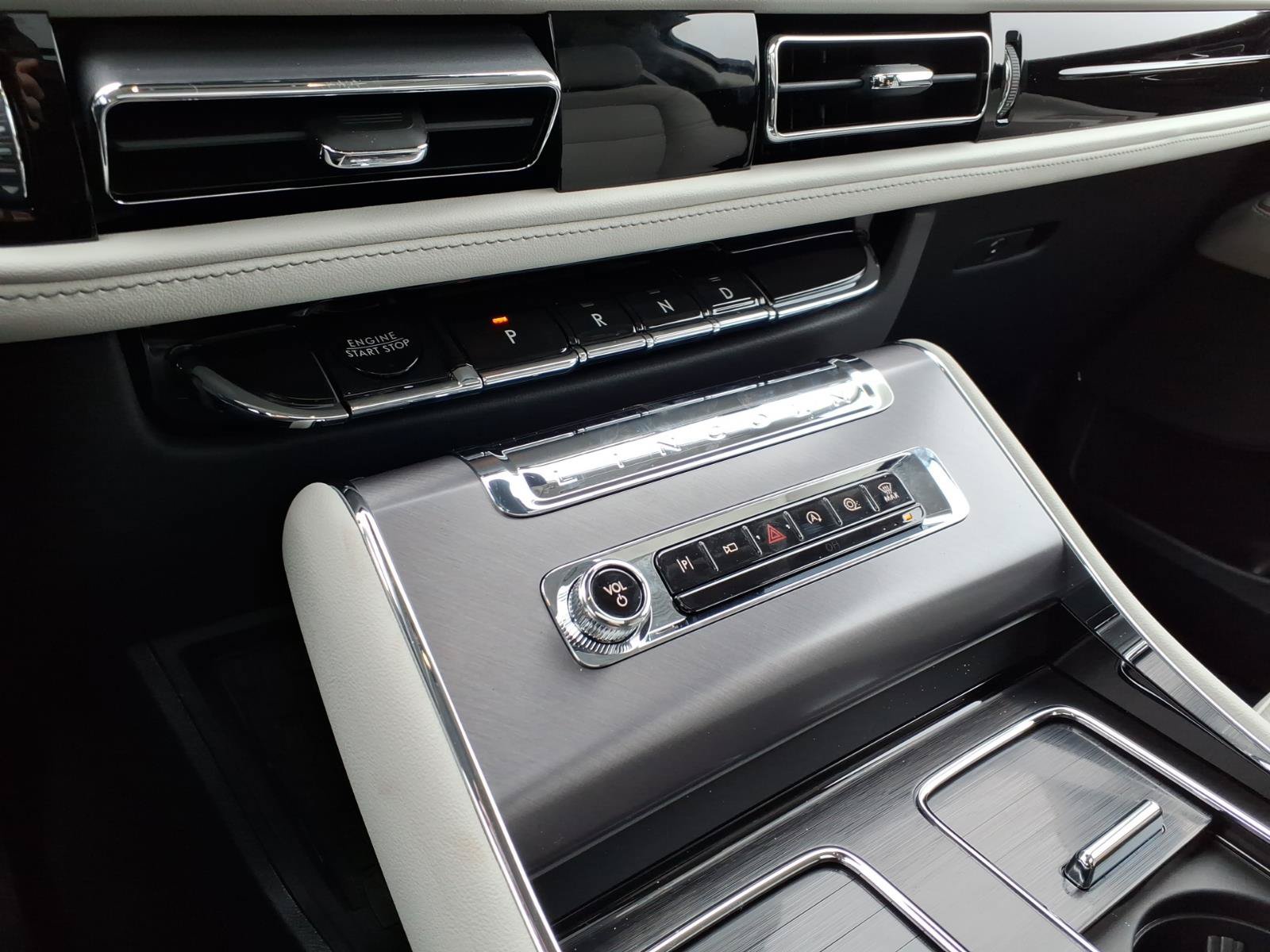 New 2026 Lincoln Aviator AWD image 18