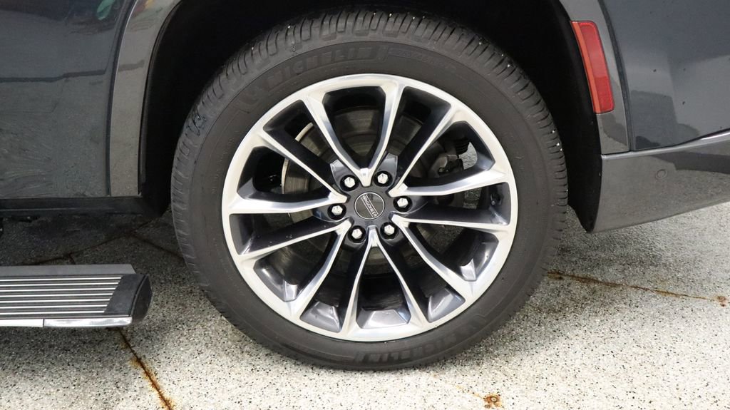 Used 2022 Jeep Wagoneer Series III w/ Premium Group I image 17