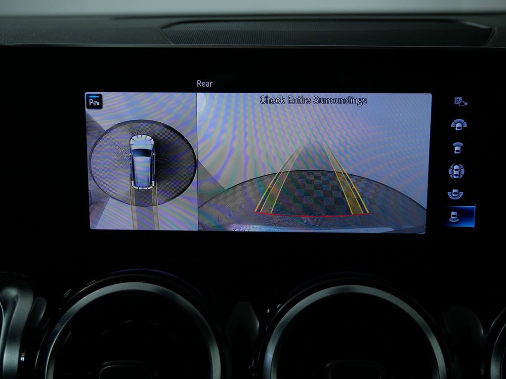 Used 2021 Mercedes-Benz GLB 250 4MATIC image 34