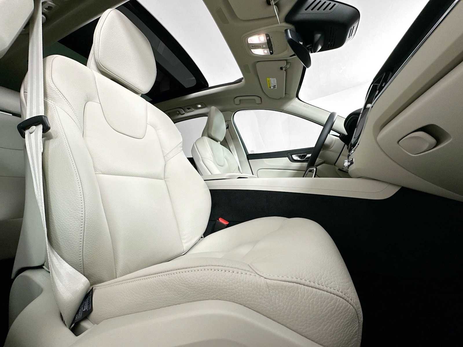 Used 2025 Volvo XC60 T8 Core image 23