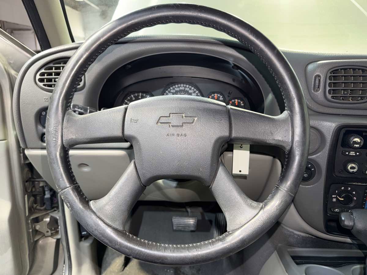 Used 2003 Chevrolet TrailBlazer LT image 18