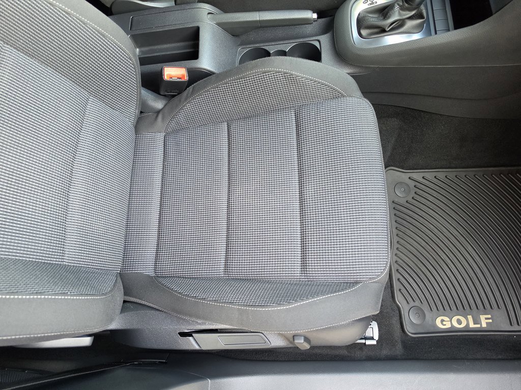 Used 2012 Volkswagen Golf 4-Door image 25