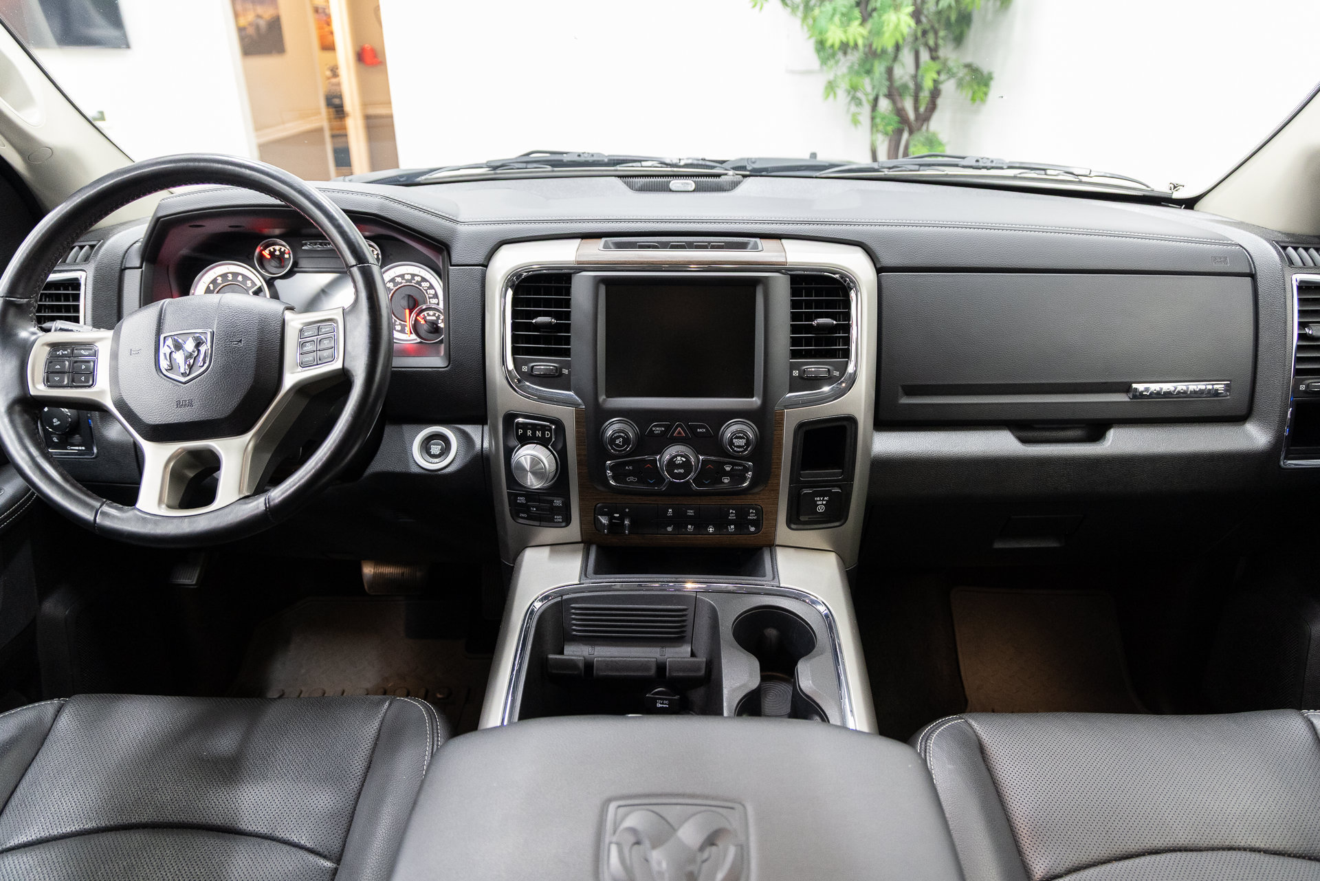 Used 2016 RAM 1500 Laramie w/ Convenience Group AWD/4WD image 5