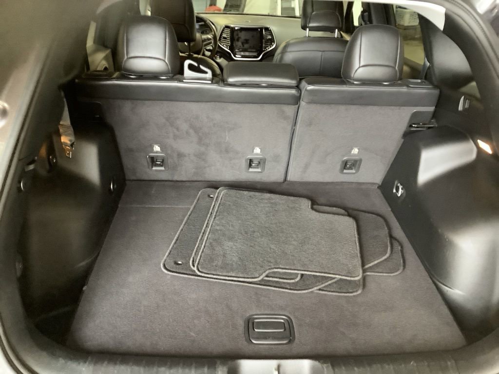 Used 2019 Jeep Cherokee Limited image 17