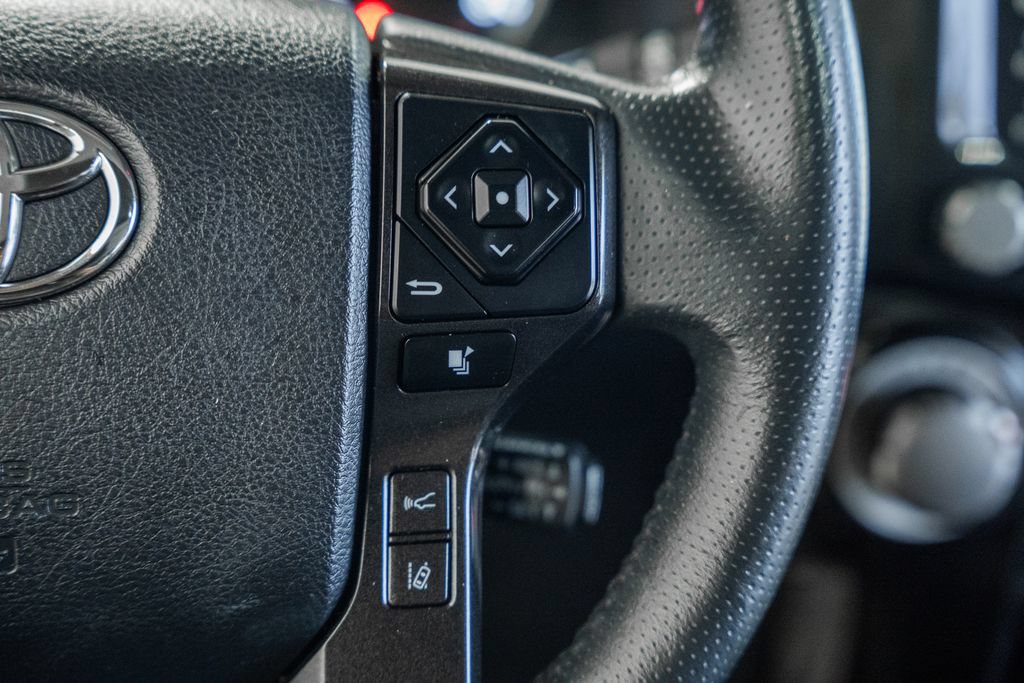 Used 2020 Toyota 4Runner TRD Off-Road Premium w/ Moonroof Package AWD/4WD image 25