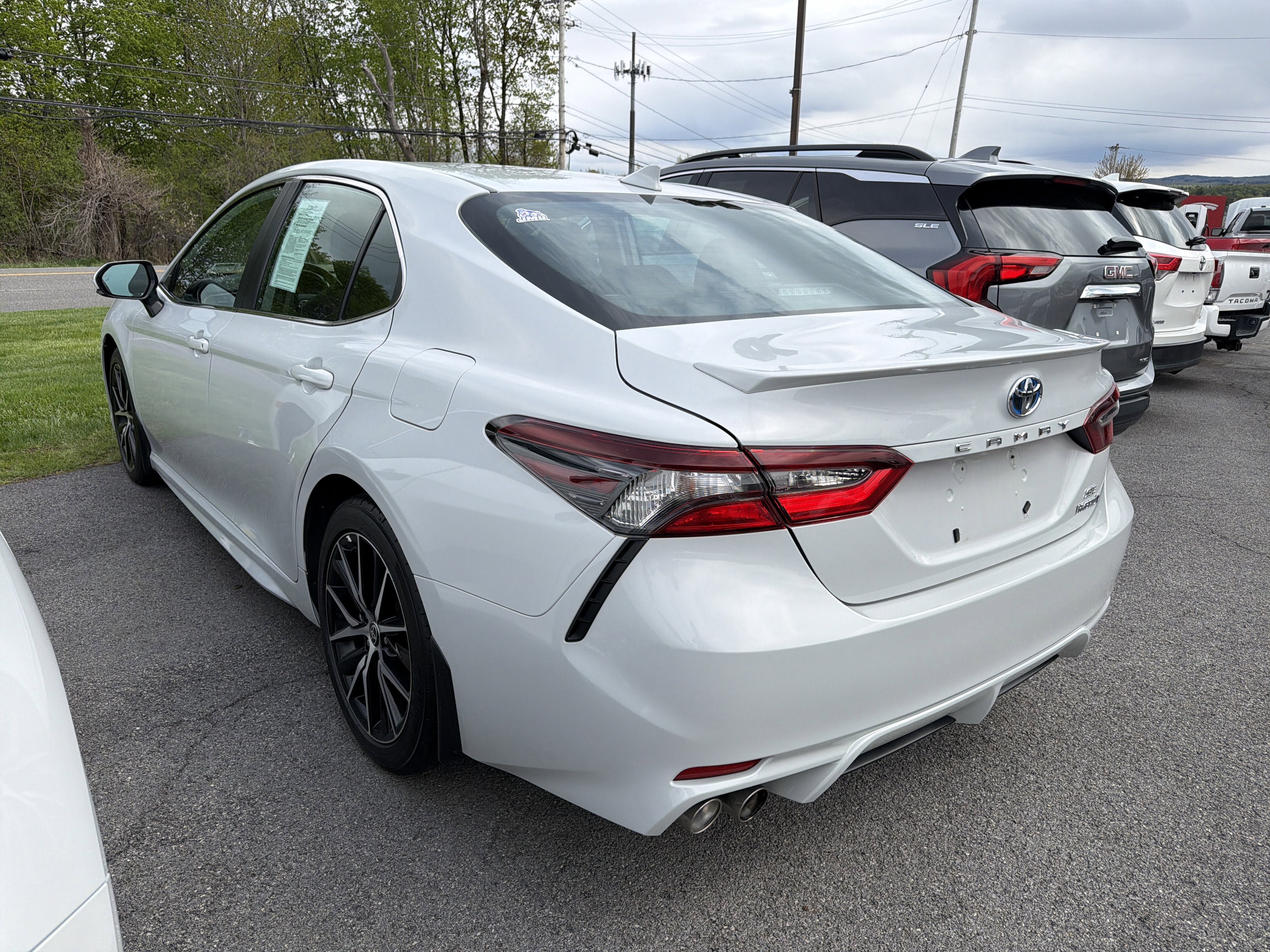 Used 2023 Toyota Camry SE w/ Cold Weather Package FWD image 5