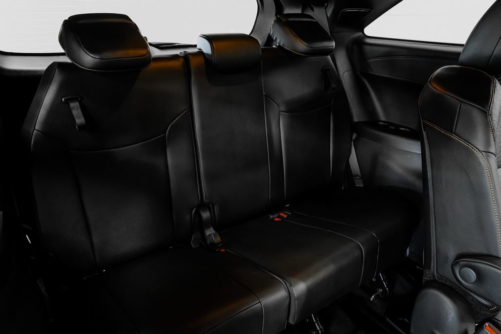 Used 2025 Toyota Sienna XLE Woodland Edition image 35