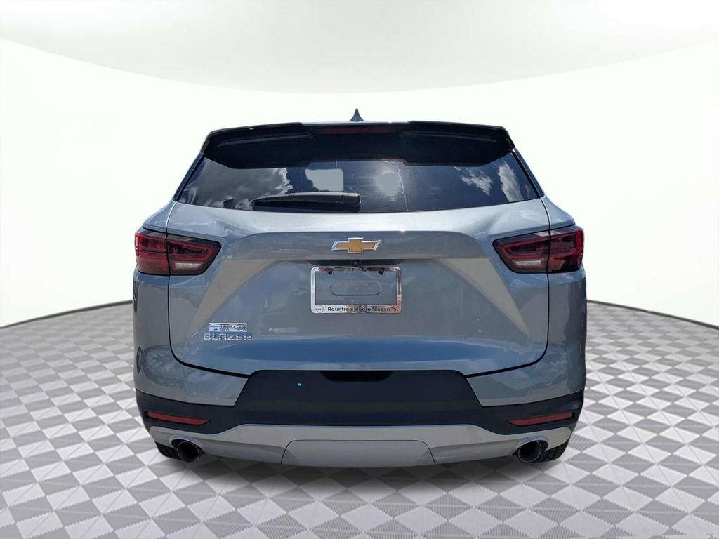 Used 2025 Chevrolet Blazer LT FWD image 3