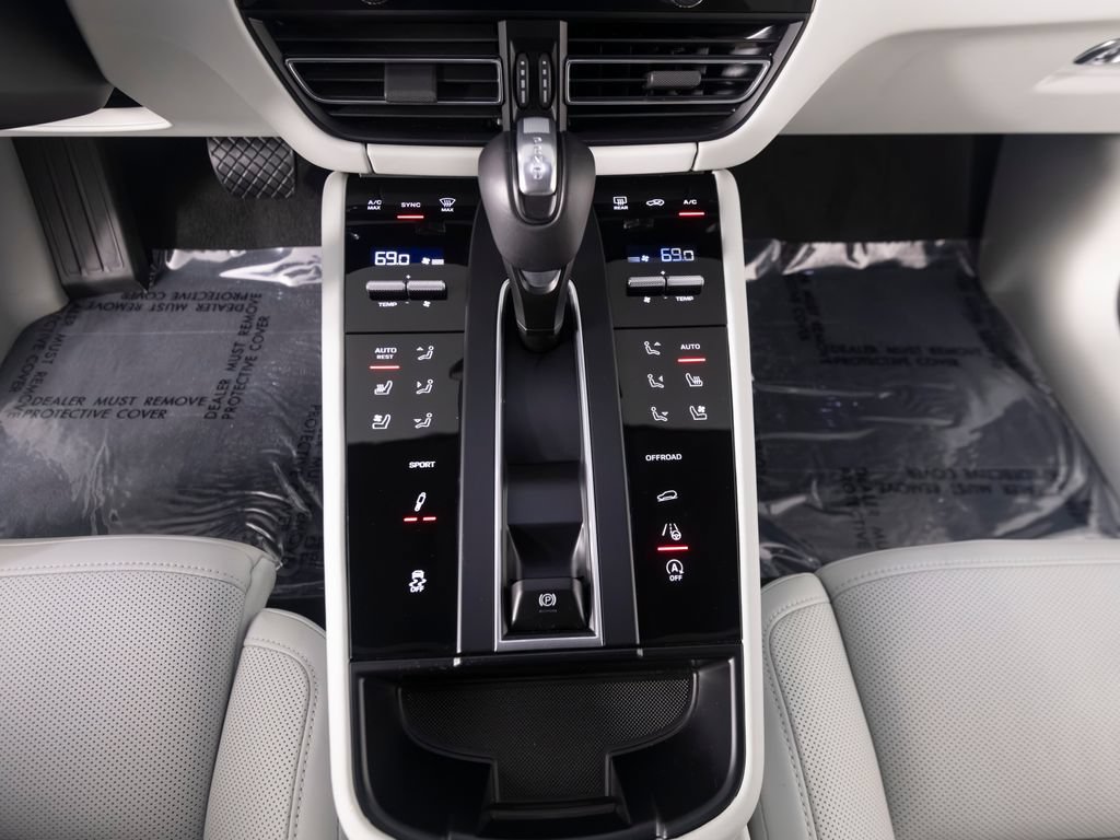 Certified 2026 Porsche Macan S AWD/4WD image 30