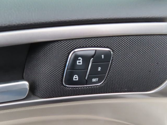 Used 2018 Ford Fusion SE w/ Fusion SE Technology Package image 13