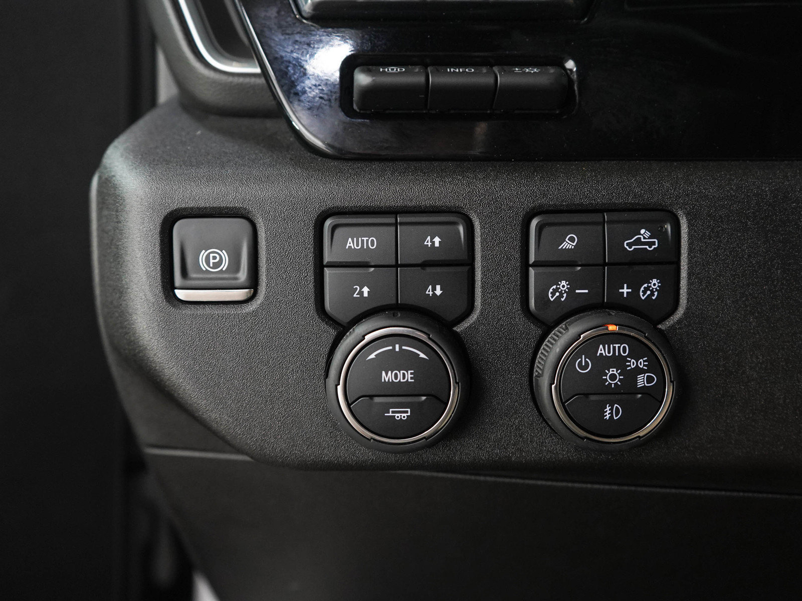 Used 2025 Chevrolet Silverado 1500 High Country AWD/4WD image 26