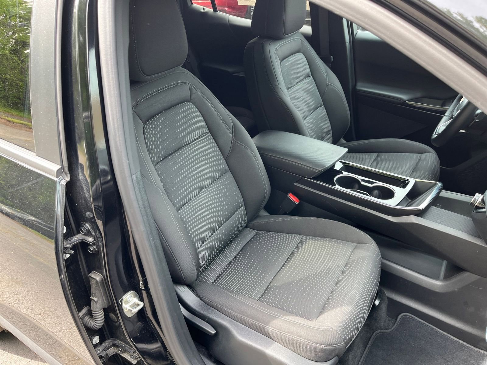 Used 2025 Chevrolet Equinox LT FWD image 36
