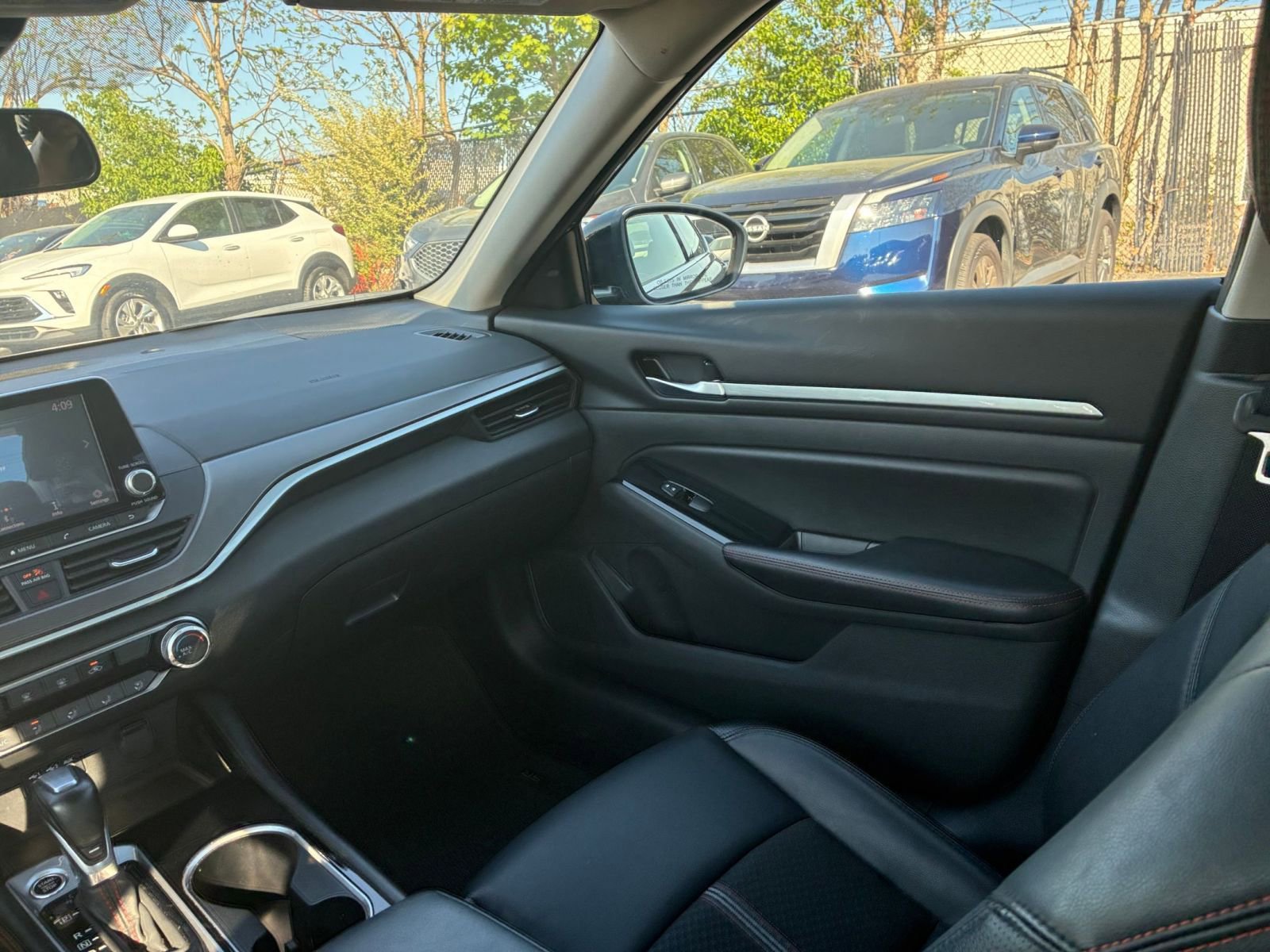 Used 2025 Nissan Altima 2.5 SR FWD image 30