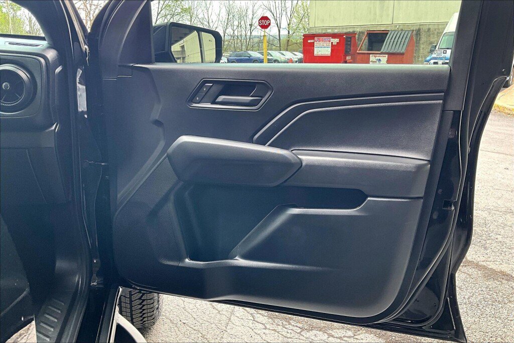 Used 2025 Chevrolet Colorado Trail Boss w/ Midnight Edition image 12