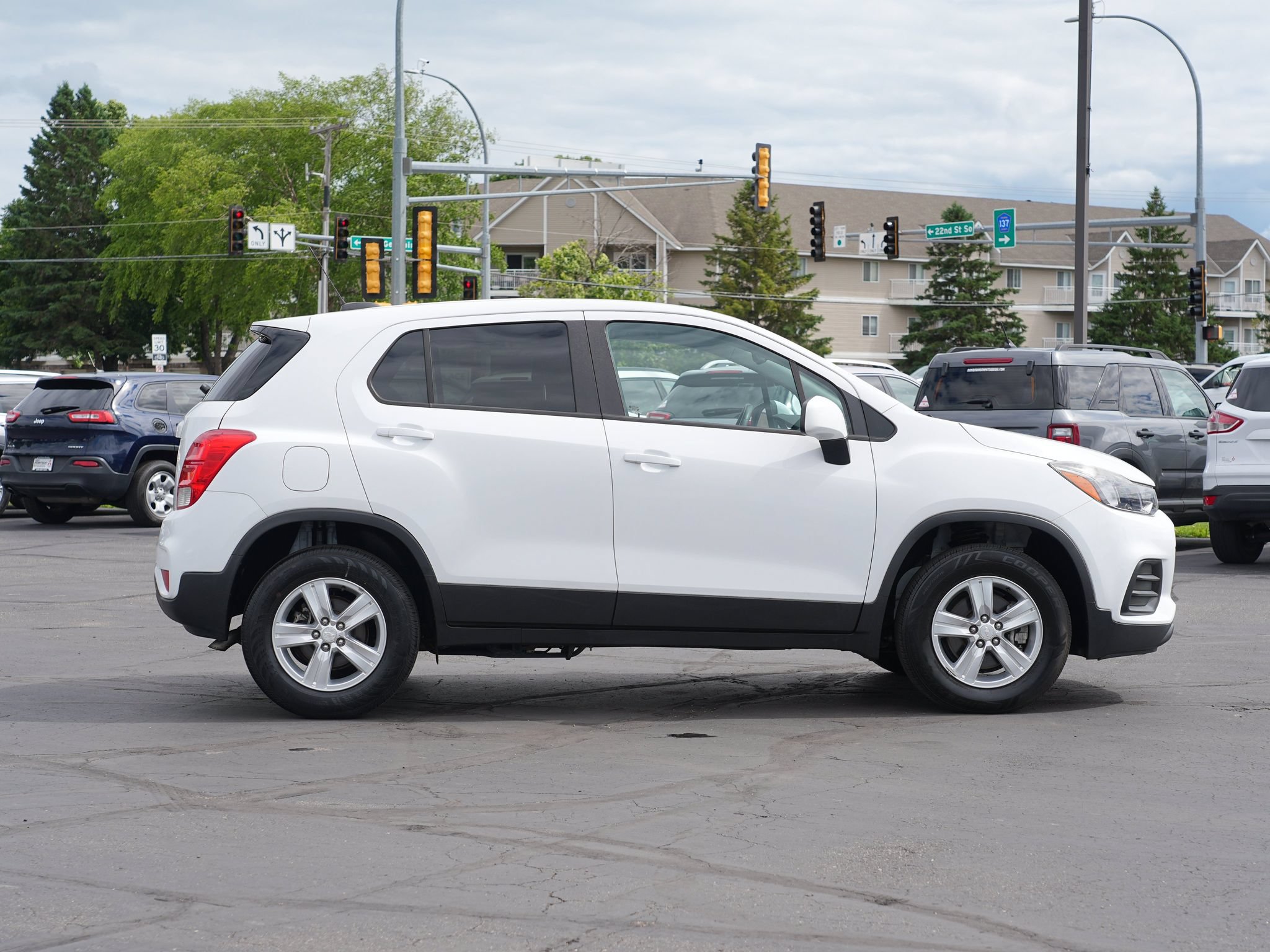 Used 2017 Chevrolet Trax LS w/ Fleet Convenience Package AWD/4WD image 2