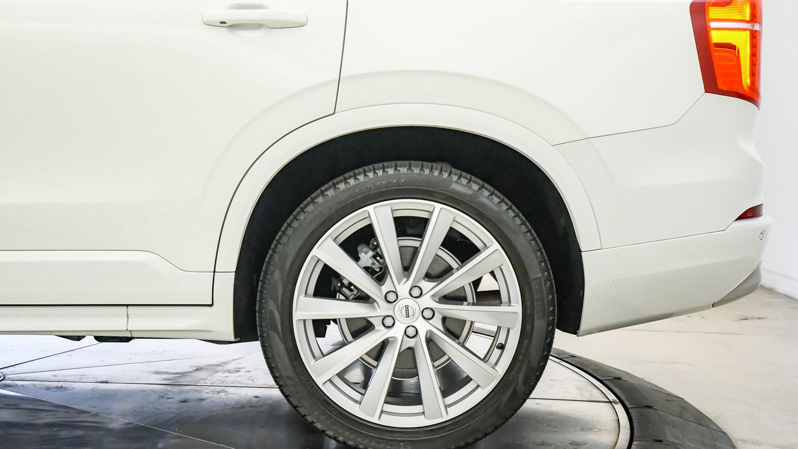 Certified 2022 Volvo XC90 T5 Momentum AWD/4WD image 11