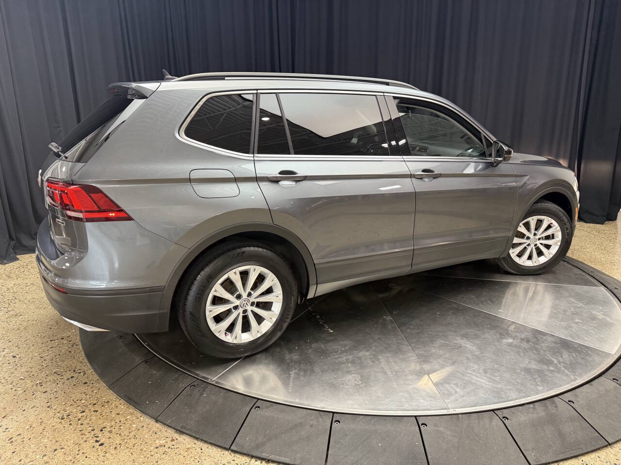 Used 2019 Volkswagen Tiguan SE w/ 3rd Row Seat Package AWD/4WD image 8